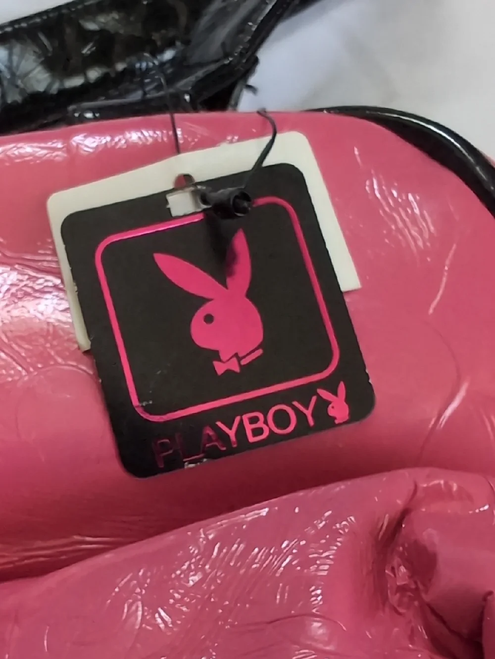 2006 Vintage PLAYBOY Pink Patent Shoulder Bag with Black Trim - Picture 4 of 8